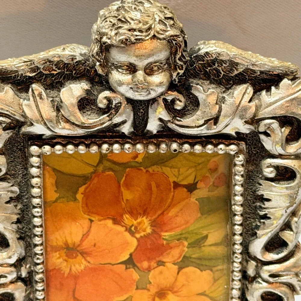 Ornate Silver‎ Picture Frame with scrolling Art cherub detail 3x5”